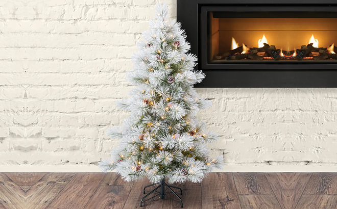 Holiday Living 5 ft Flocked Snowy Berkshire Pine Pre Lit Artificial Christmas Tree